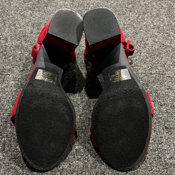 Red Heels - Picture 4 of 4